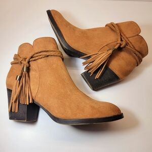 ♡Bamboo Suede Almond Toe Western Bootie Sz 10